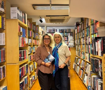 90’lardan çıkıp gelen derin ve hüzünlü bir hikâye: Rüyaya Benzer